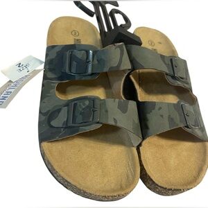 NWT Highland Camouflage Sandals Sz 2